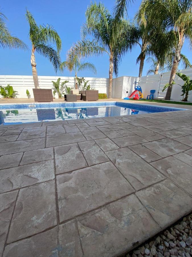 Villa Angel - Exotic Villa 200M From Beach Paralímni Eksteriør bilde