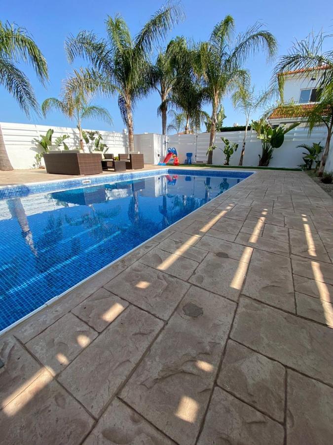 Villa Angel - Exotic Villa 200M From Beach Paralímni Eksteriør bilde